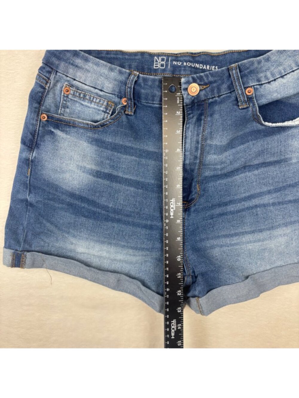 ✨3/$30 No Boundaries Women’s Denim Cuffed Jean Shorts Size 15 Blue - Picture 4 of 6